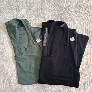 Pair of EUC Vuori Tanks - Size M